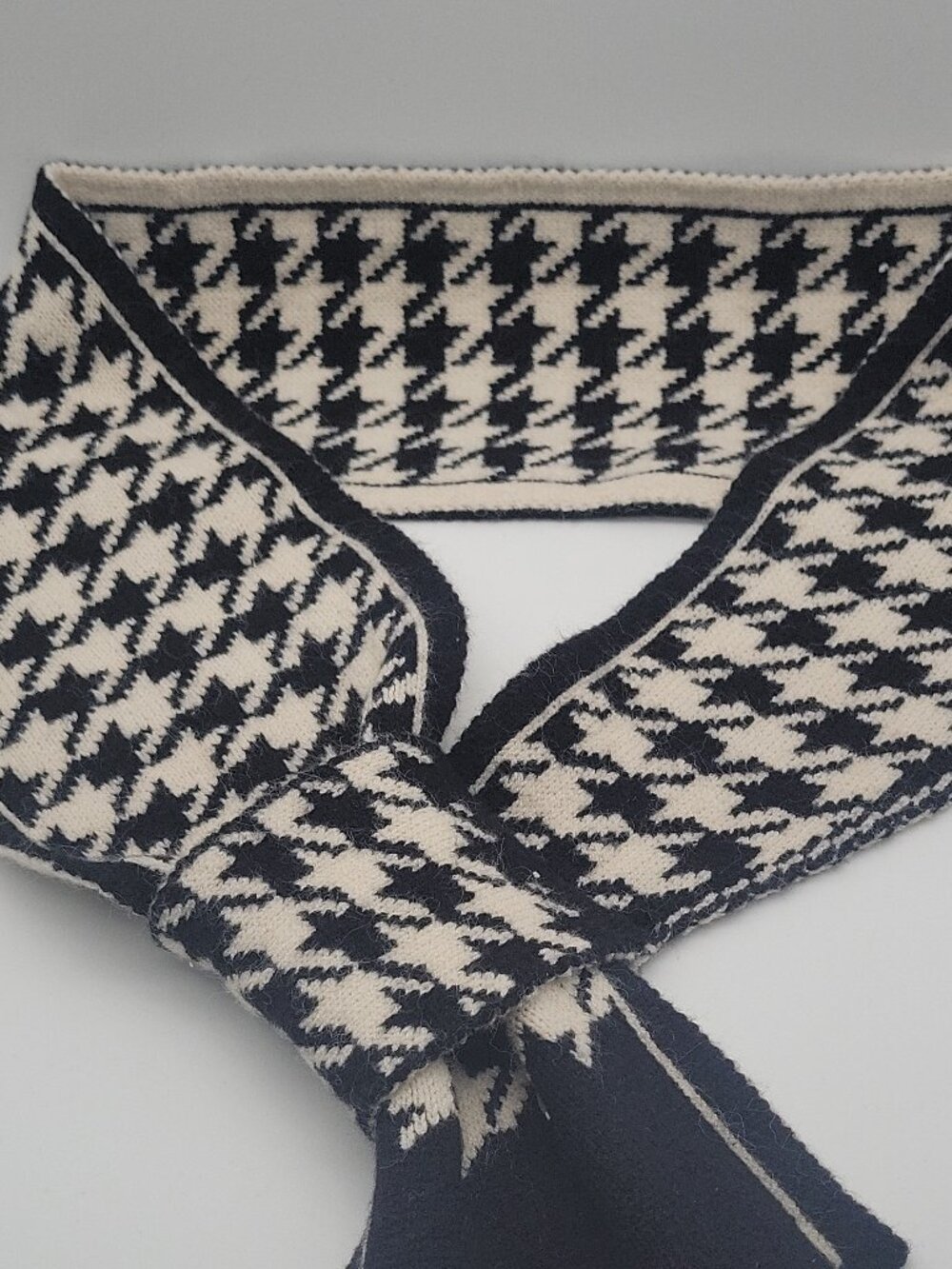 Unisex Black & Ivory Houndstooth Knit Rectangle Scarf Wrap Winter, Reversible